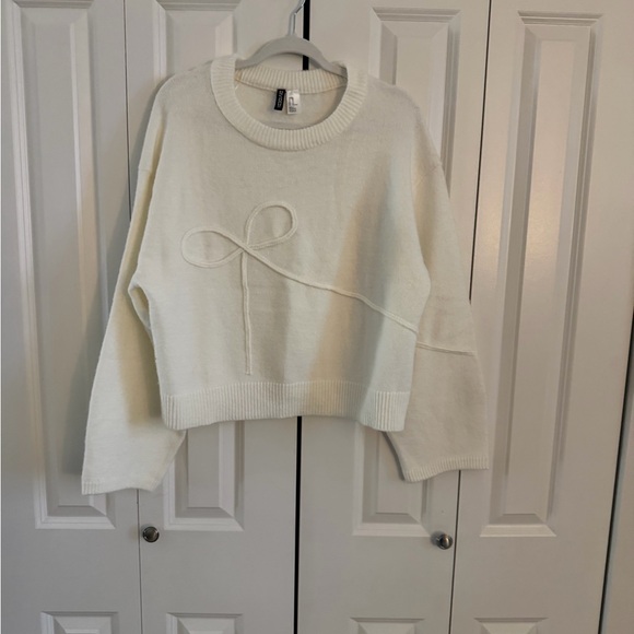 H&M Sweaters - H&M White Sweater with Elegant Bow Accent